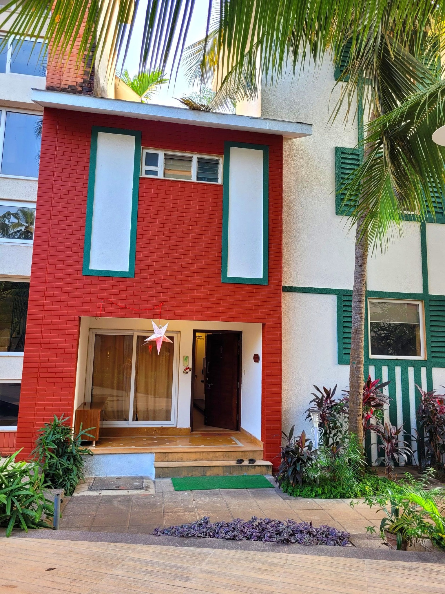 254-bungalow-fc249d33-8bb0-4165-82b7-45bcf0957f5b.png