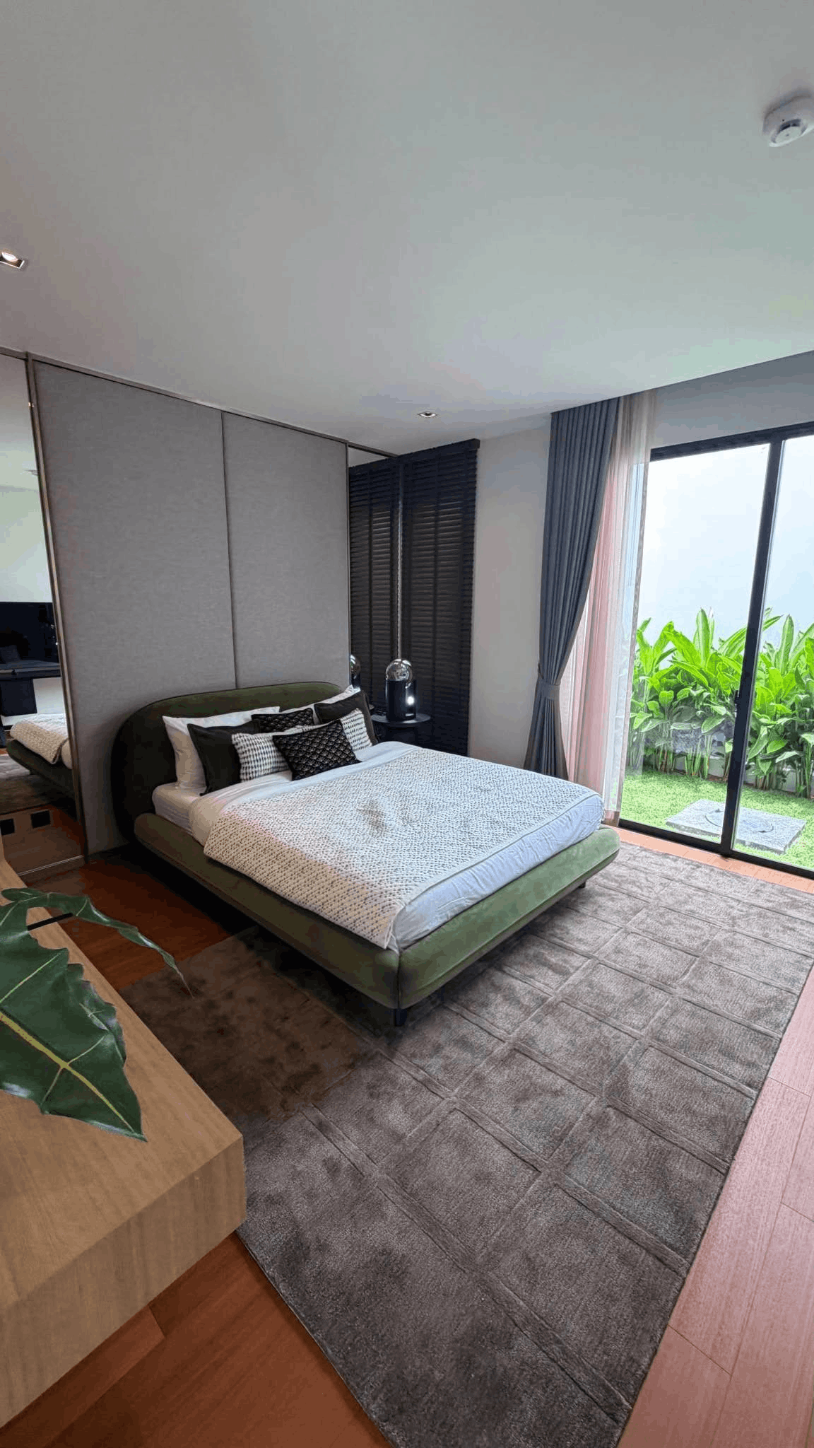 586-bungalow-8cf9de84-c190-4d50-86c9-7a5fdabf7424.png