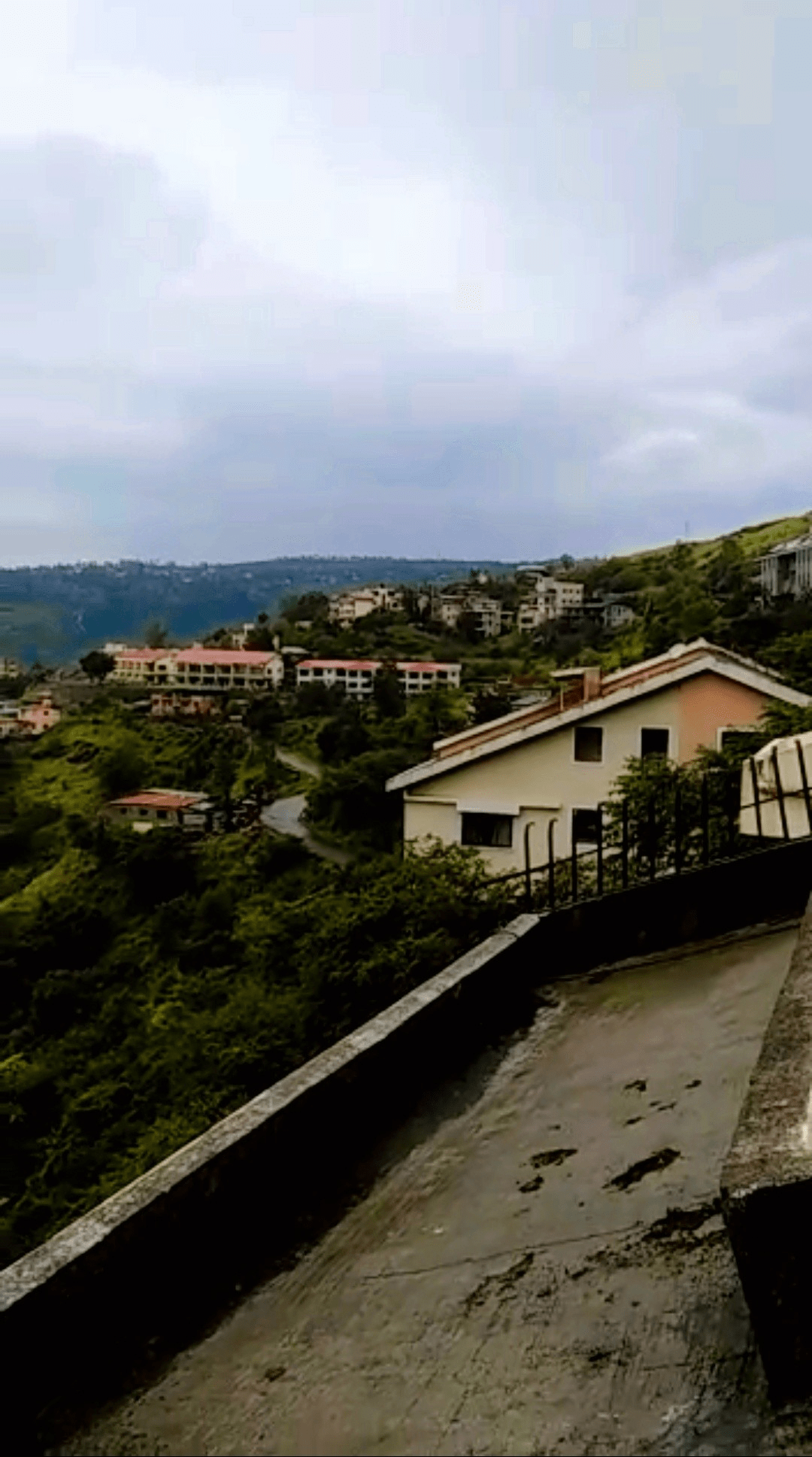 Panchgani-Ruighar Village - 3 BHK Bungalow cum Apartment