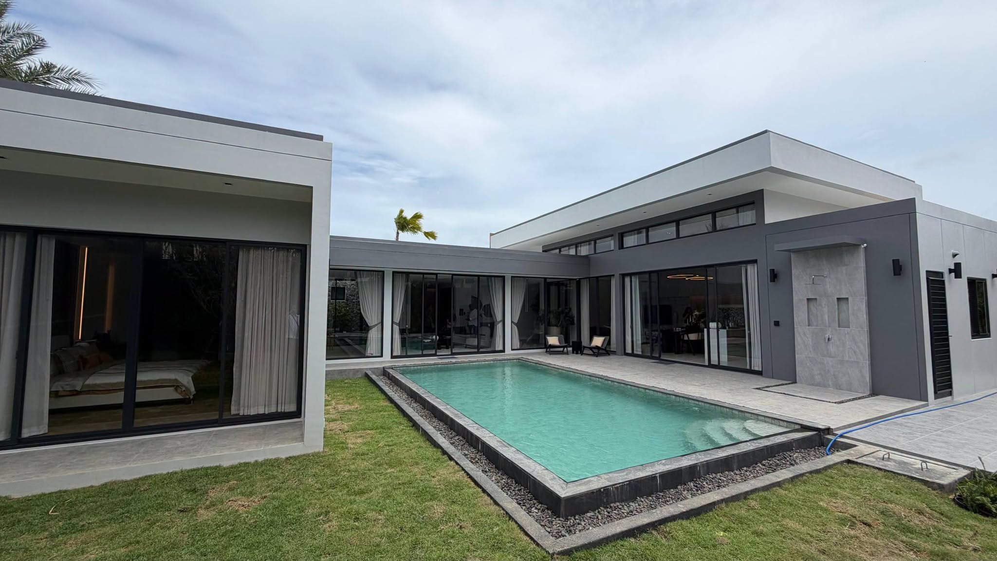 Thailand-Pattaya-Jomtien - 3, 4 & 8 BHK (6500 SQFT Onwards) Luxury Pool Villas for Sale