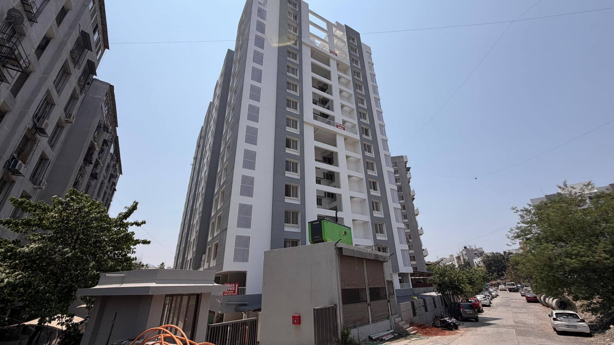 Pune-Warje-Cavansite Society - 2 BHK (1044 SQFT) & 3 BHK (1471 SQFT) Ready Possession Flats (Only 12 Remaining) for Sale
